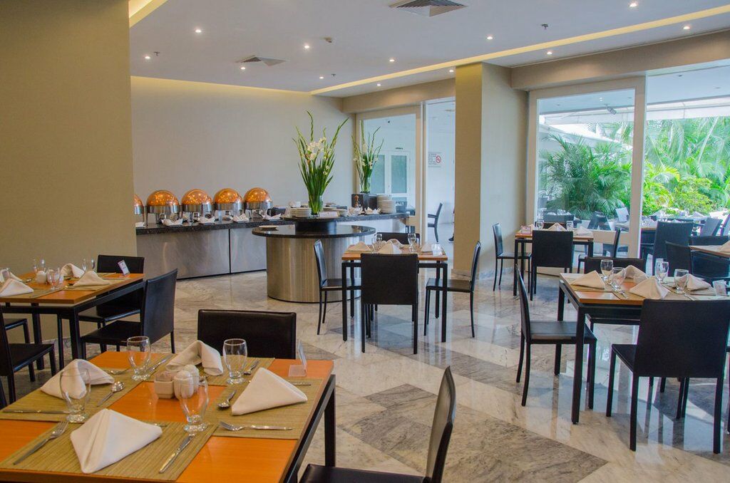 Hotel Paseo De Las Mercedes Каракас Екстериор снимка